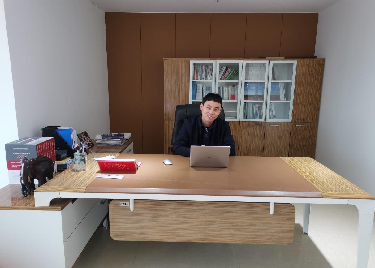 总经理，刘学.jpg